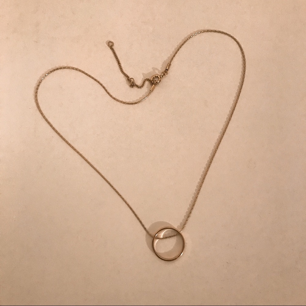 Circle pendant necklace